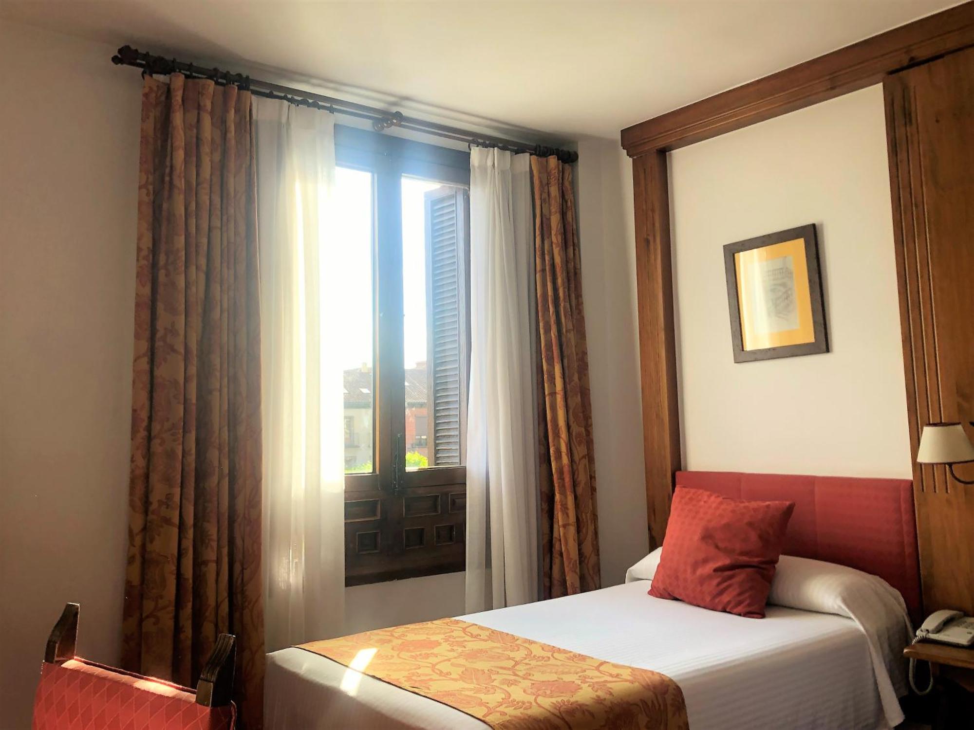 Hotel El Bedel Alcala de Henares Phòng bức ảnh